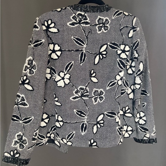 The Collective Works of Berek 2 Black/White Floral Large Jacket - Picture 2 of 4